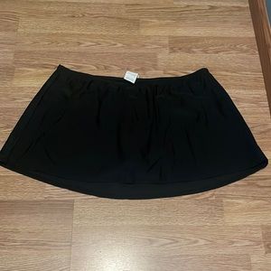 Island Escape Woman skirted swimsuit bottom with built-in brief. Size 18w